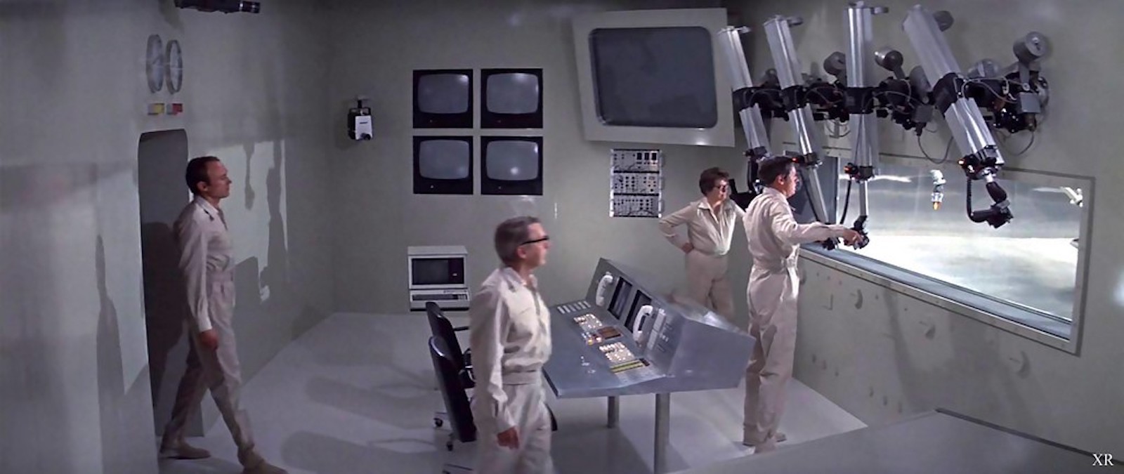 FEATURE-The-Andromeda-Strain-04 Image