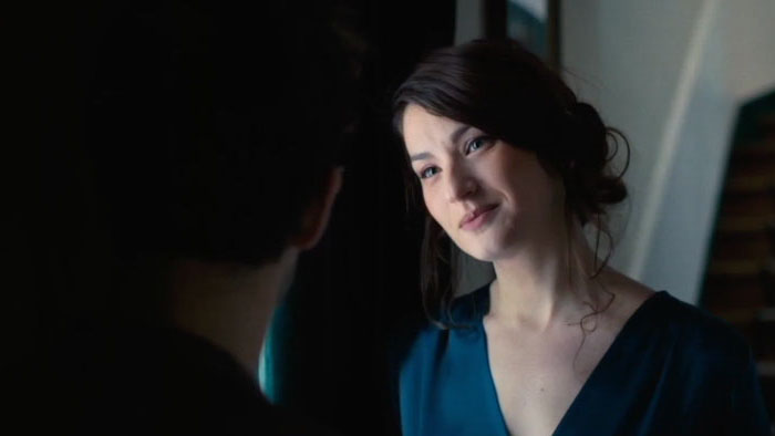 Agnès smiles warmly at Jean in Les Trois Valseurs.