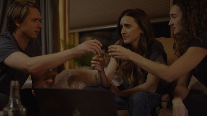 Leo, Naomi, and Ricky share a drink in Universal