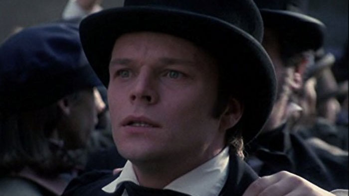 Alec Newman as Victor Frankenstein wearing a top hat in the 2004 Hallmark miniseries Frankenstein
