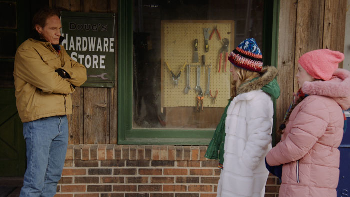 Leia apologizes to Doug outside the hardware store in A Chrismystery
