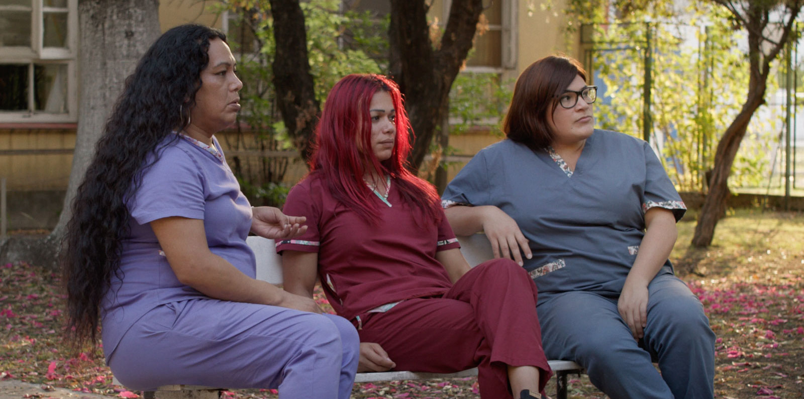 Cuidadoras مميز، يستعرض تهديد الفيلم