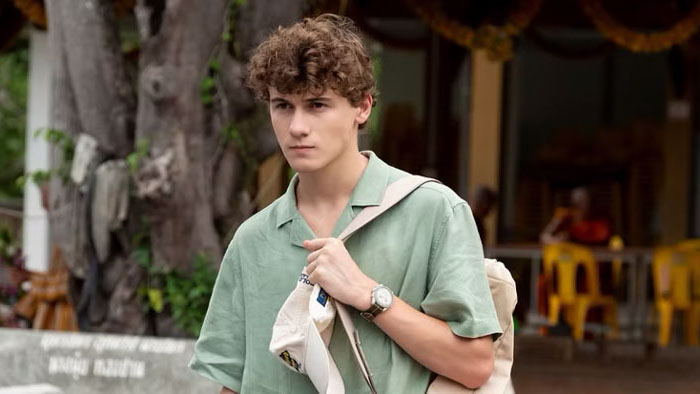 Jeremy (Sam Nivola) standing outside in Driver’s Ed.