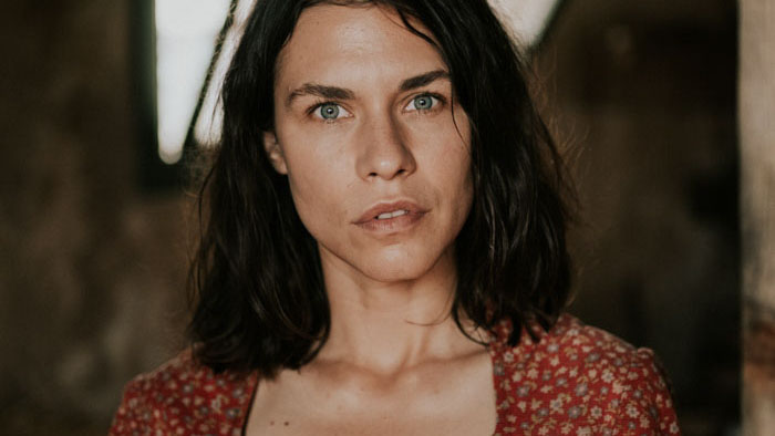 يهوديت (آنا أولارو) في من أجل حب امرأة.