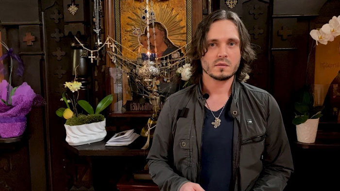 Jonathan Jackson speaks in a church interview scene from Soul's Journey: Exploring Faith.